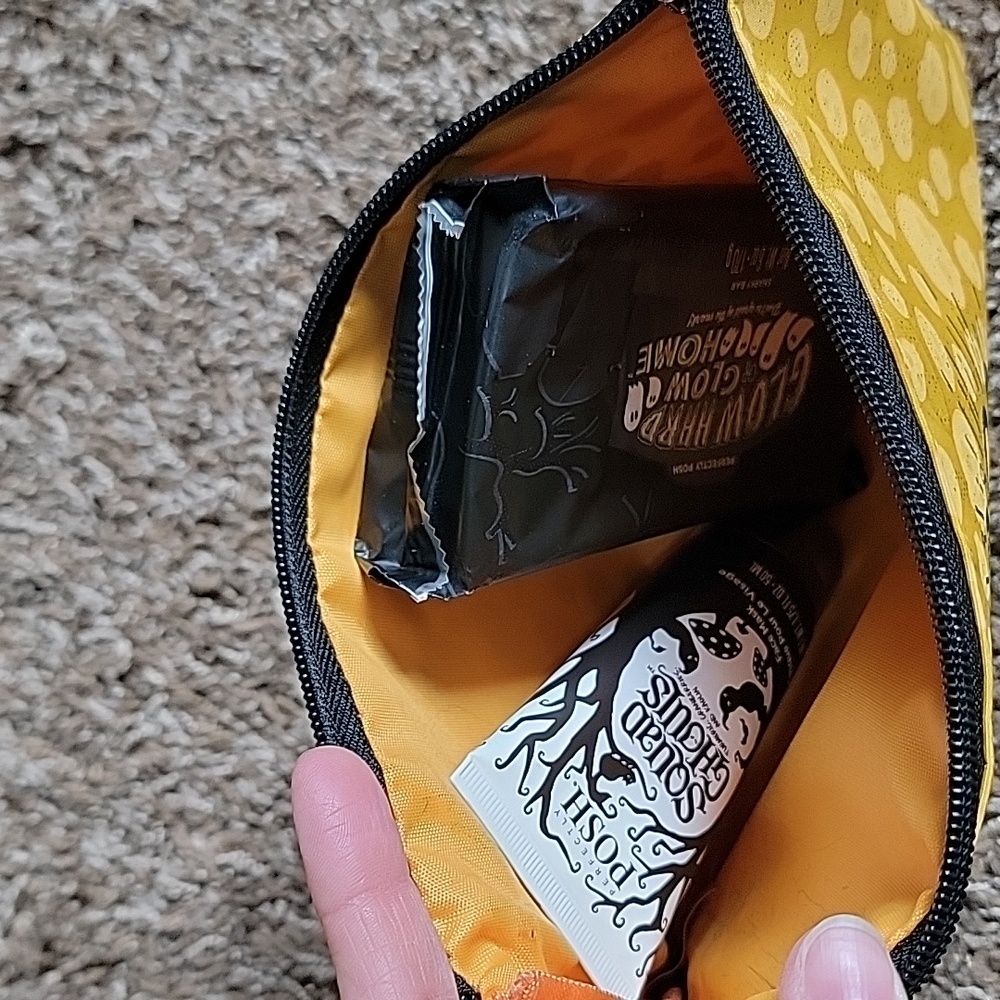 Perfectly Posh Halloween Self Care Bundle 🎃 Mask + Snarky Bar + Makeup Bag - Picture 15 of 16